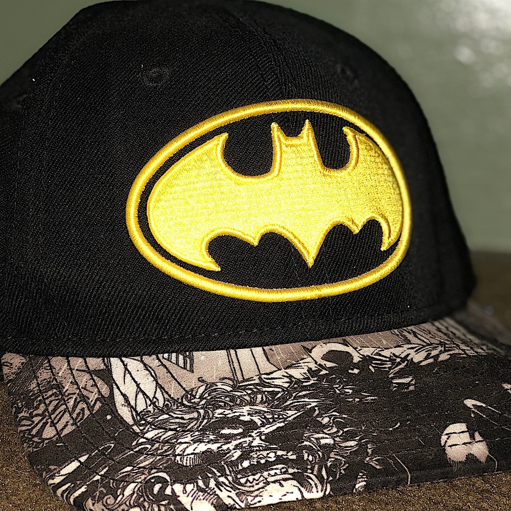 RETRO DC COMICS SNAPBACK BLACK W/ YELLOW